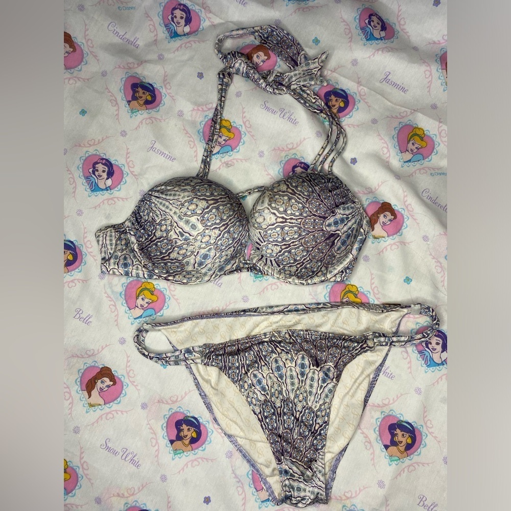 Victoria’s Secret bikini